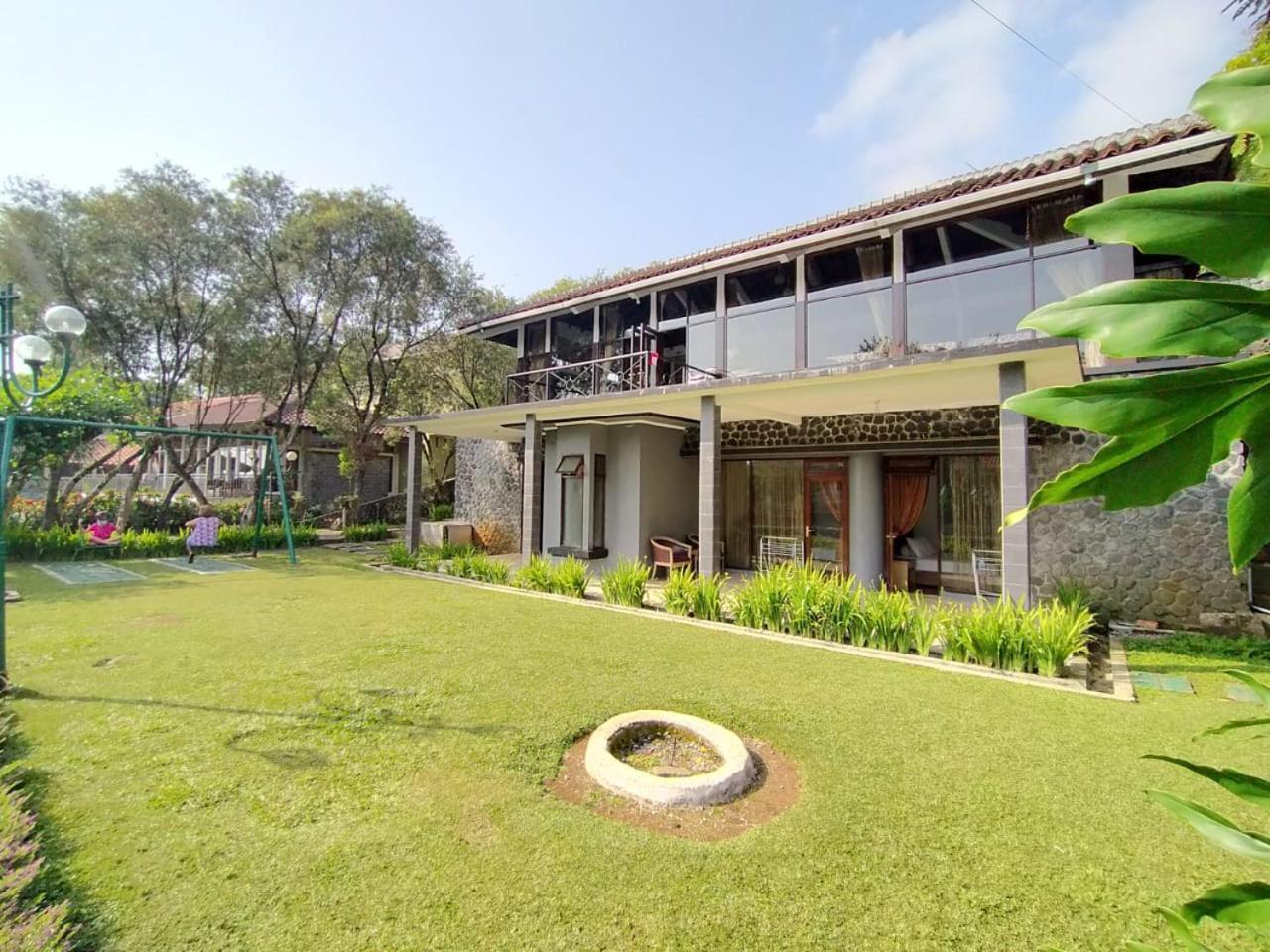 Villa Bukit Danau Lot 14 Cinengangirang Exterior foto